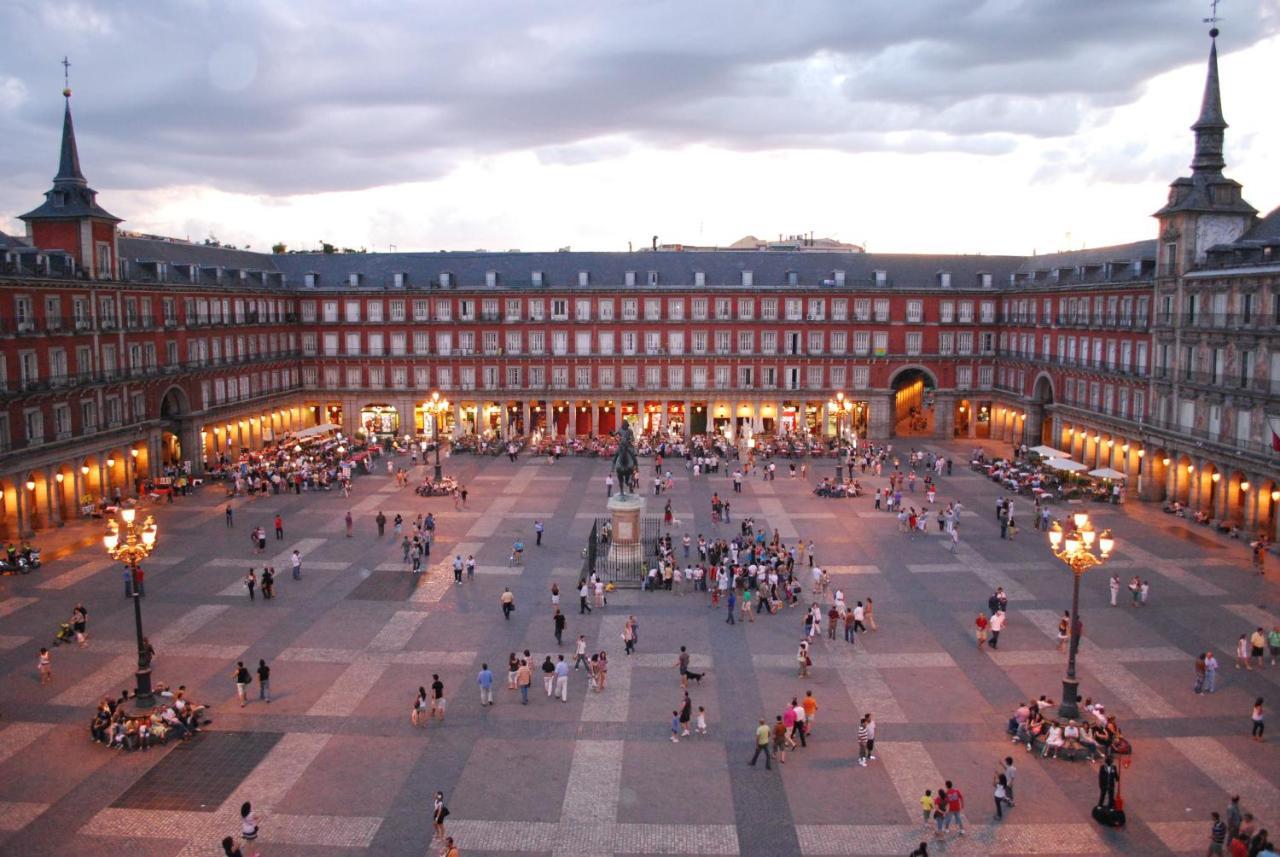 Big Apartment In Plaza Mayor In Madrid Spain Exterior photo